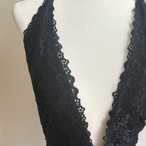 Lulu's Black Plunge Neck Sleeveless Gown - Picture 4 of 9